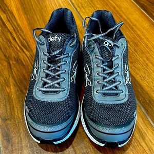 Gdefy gravity defier walking shoes in like-new condition